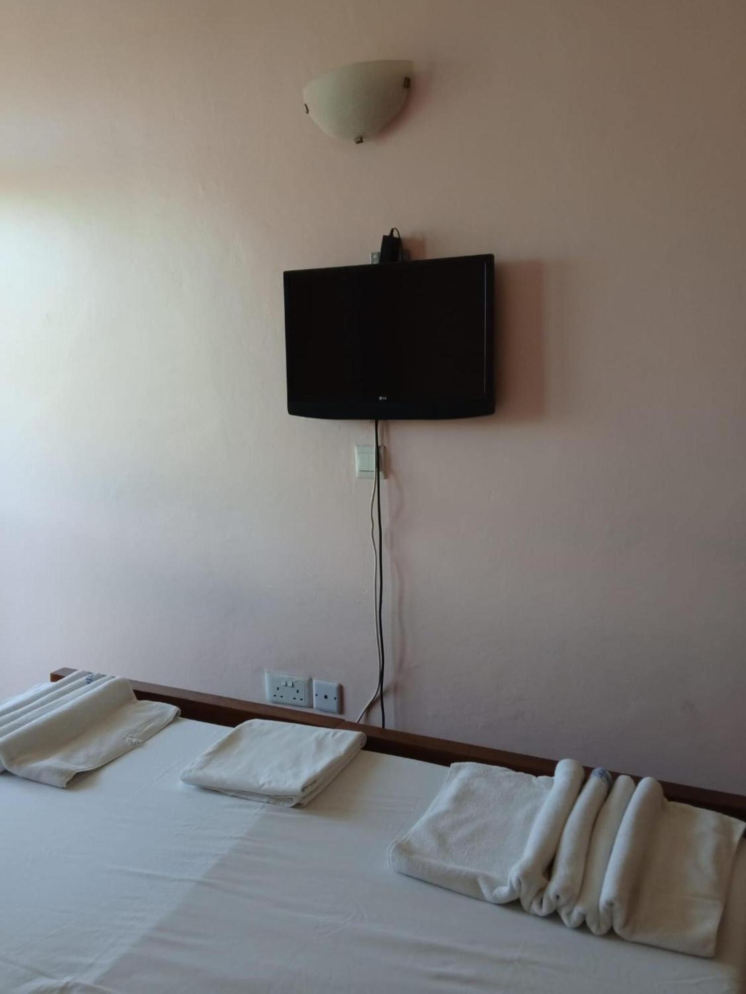 Checkpoint Inn Hotel, モンバサ エクステリア 写真