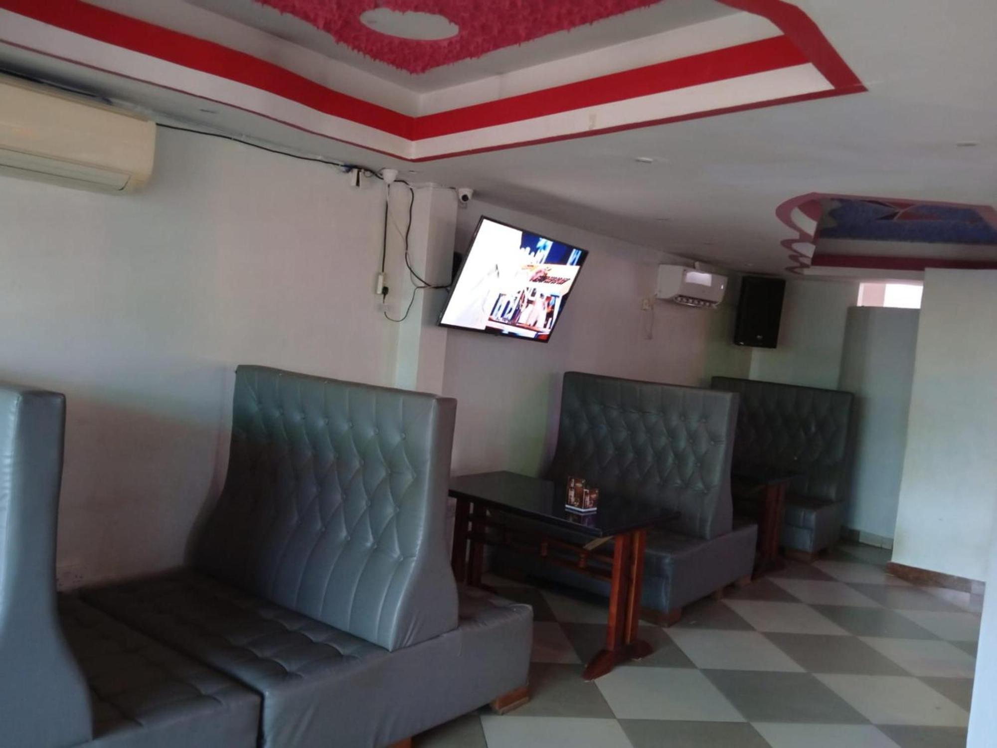 Checkpoint Inn Hotel, モンバサ エクステリア 写真